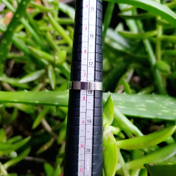 New Simple Classic Silver Ring Band, size 7.5 - Picture 7 of 7